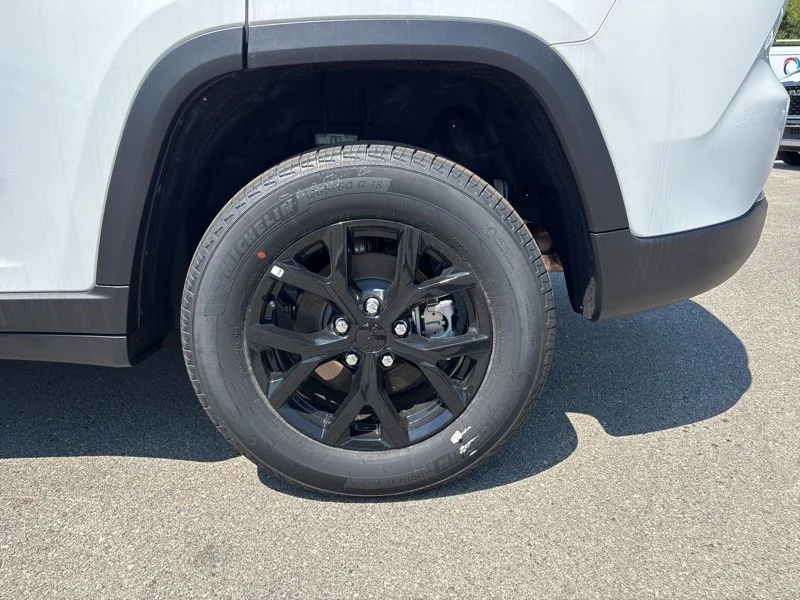 New 2026 Bright White Clear-Coat Exterior Paint Jeep Laredo image 39