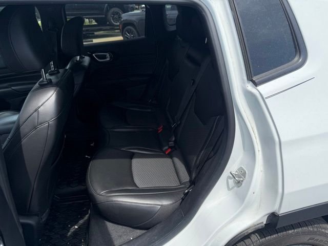 Used 2023 Bright White Clearcoat Jeep Latitude image 9