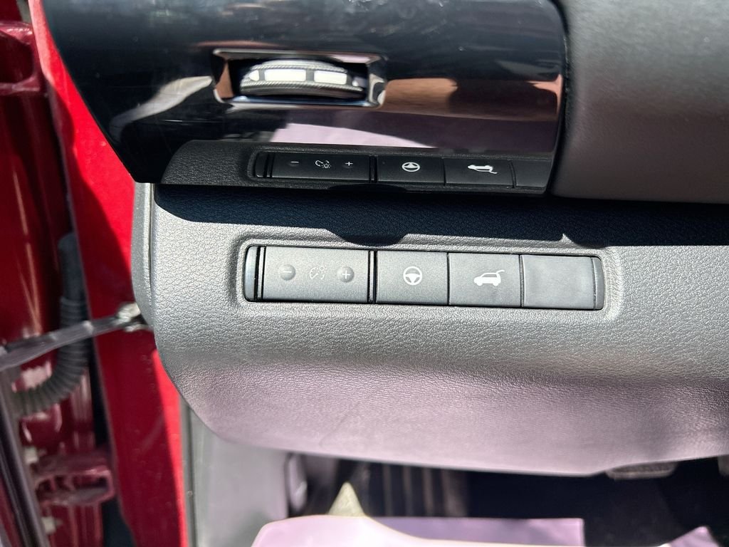 Used 2024  Nissan SV image 22