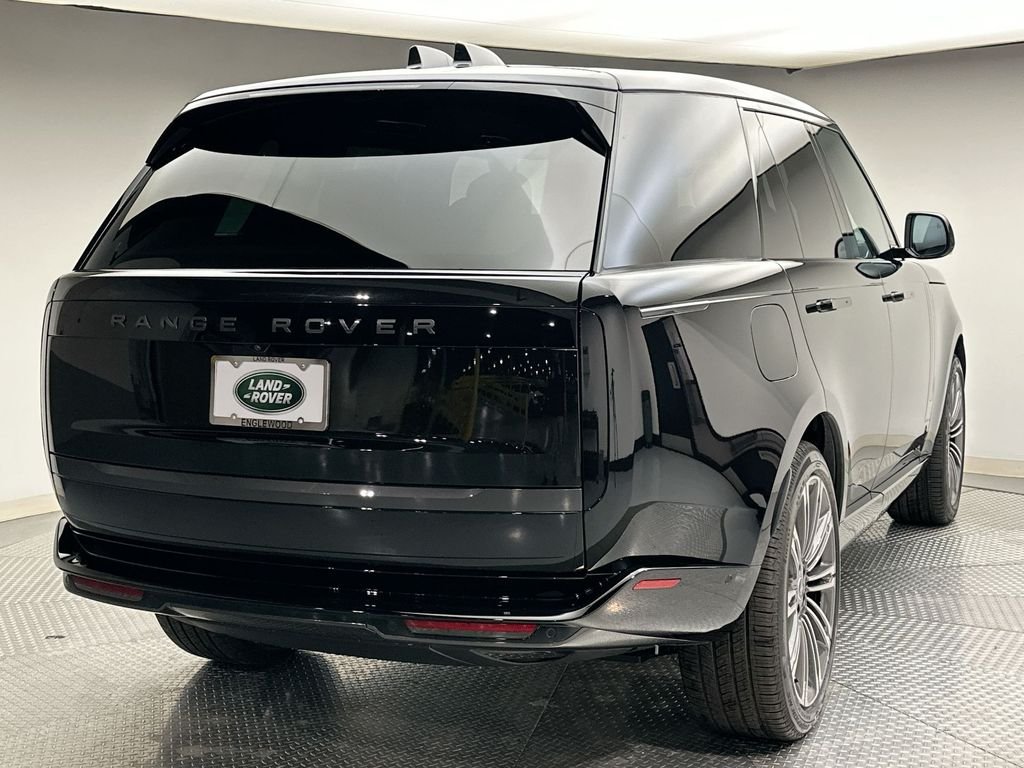 Used 2025 Santorini Black Metallic Land Rover SE image 2