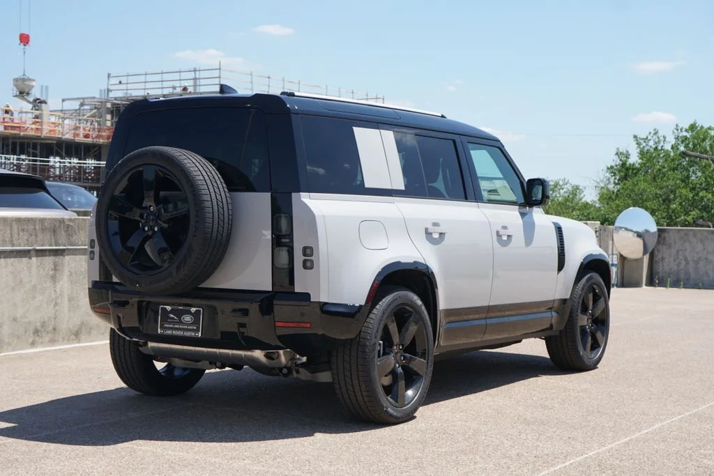 New 2026 Borasco Grey Metallic Land Rover X-Dynamic SE image 6