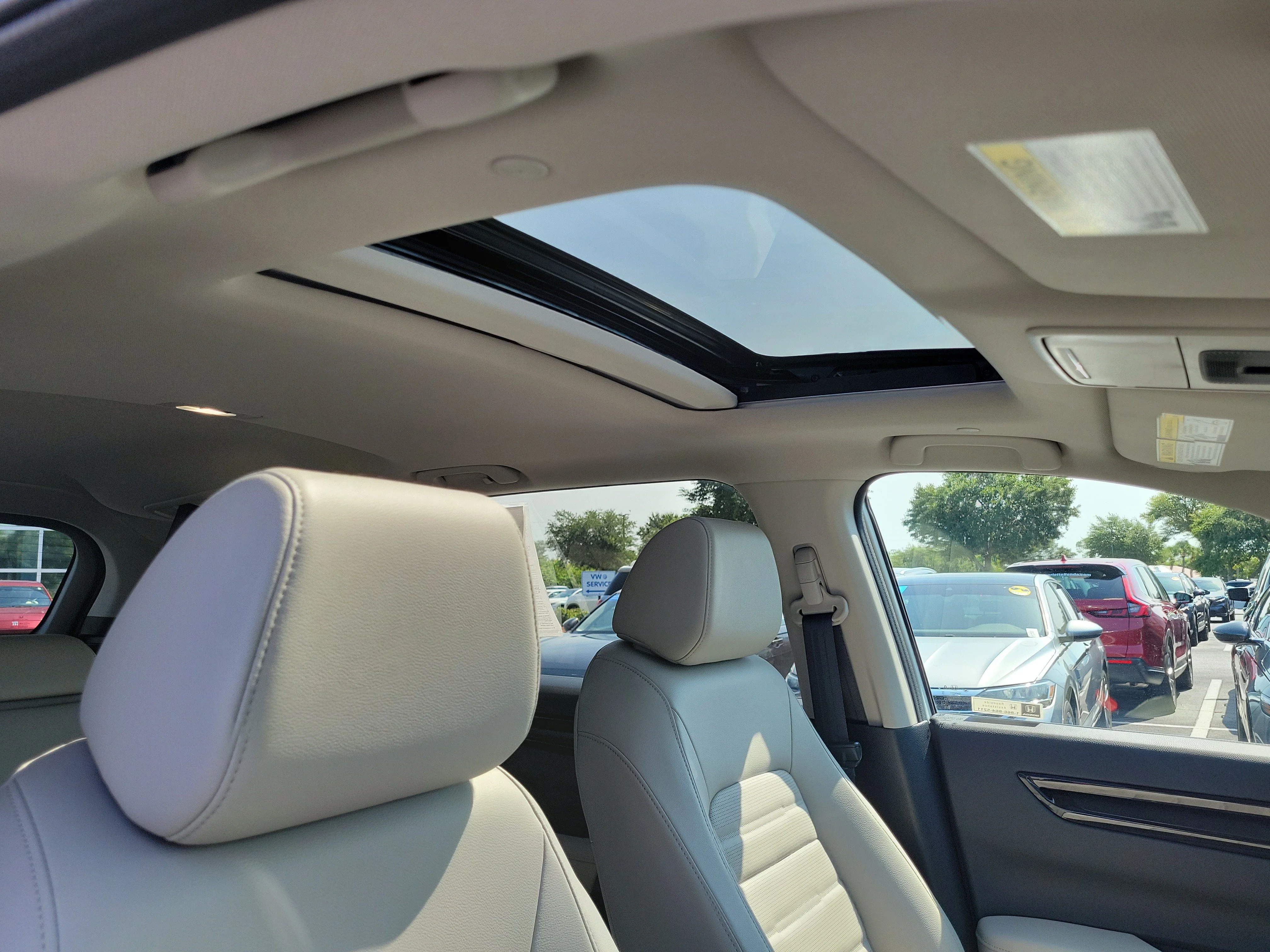 Used 2025 White Honda EX-L image 9