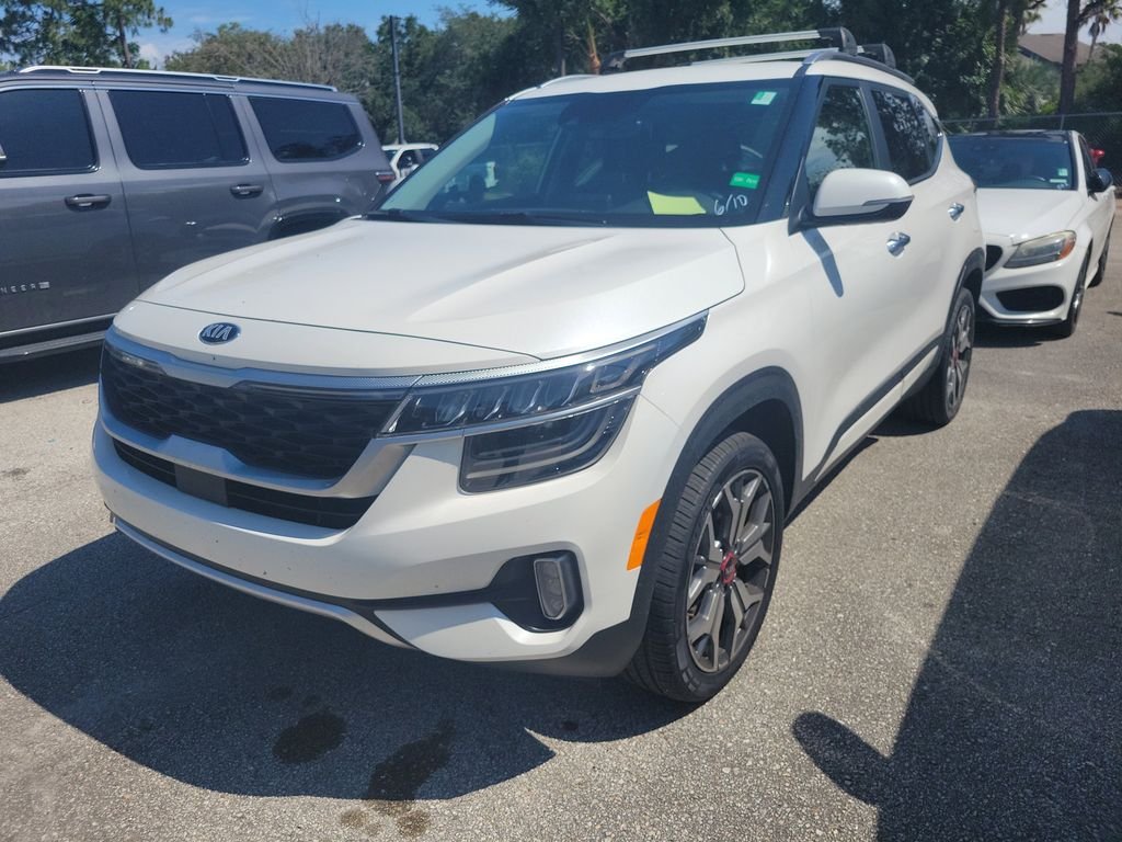 Used 2021 White Kia SX image 1
