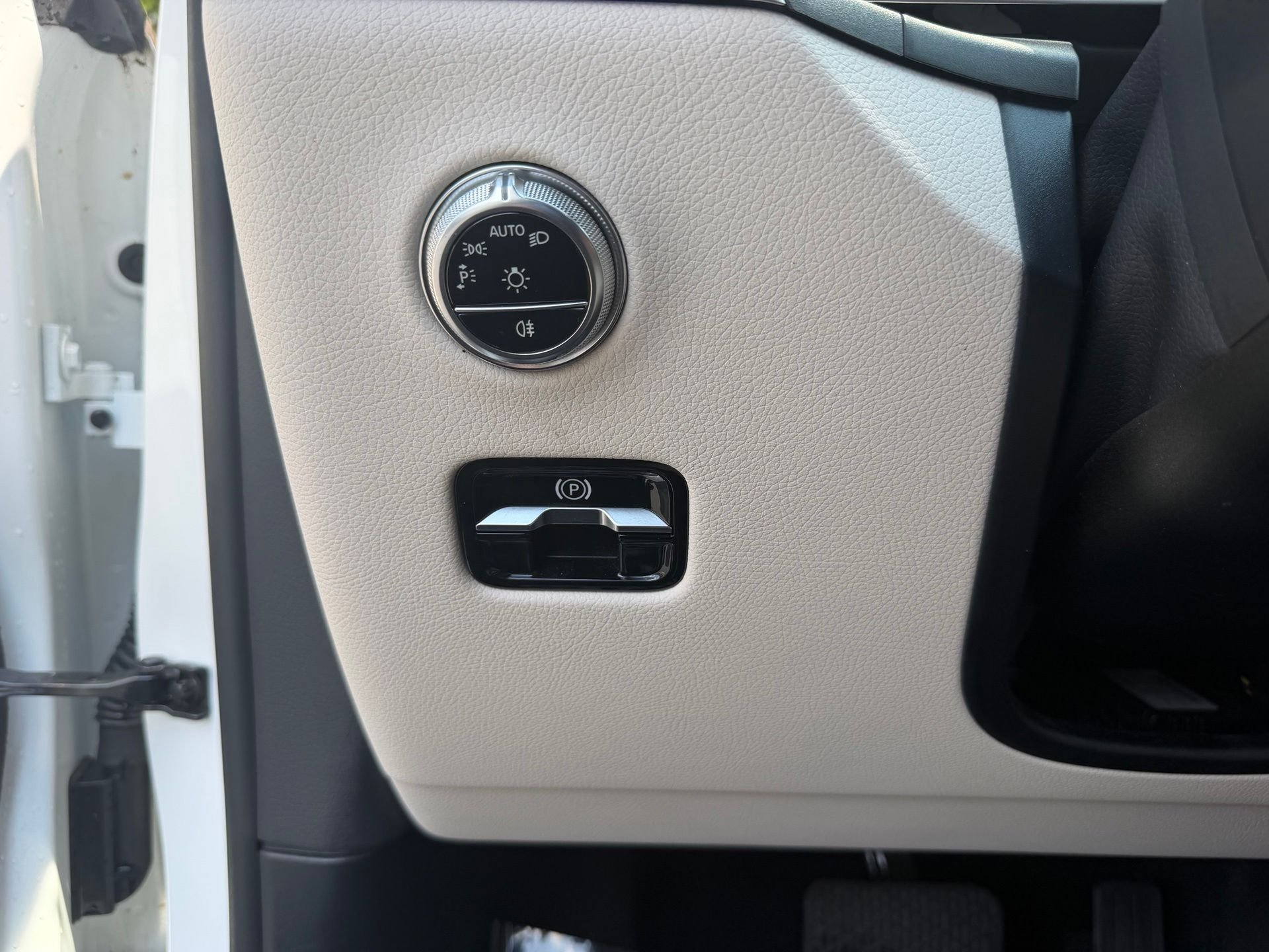 Certified Used 2023 White Mercedes-Benz GLC 300 image 8