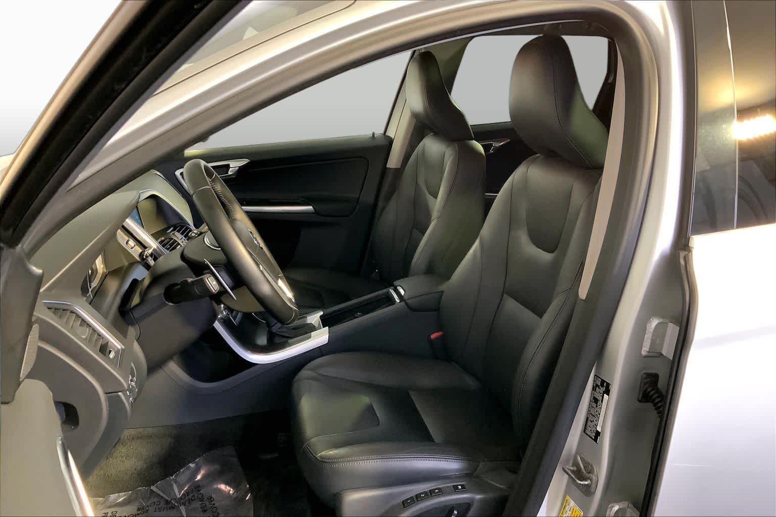 Pre-Owned 2015 Volvo XC60 T6