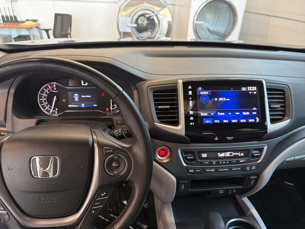 Used 2018  Honda EX-L image 17