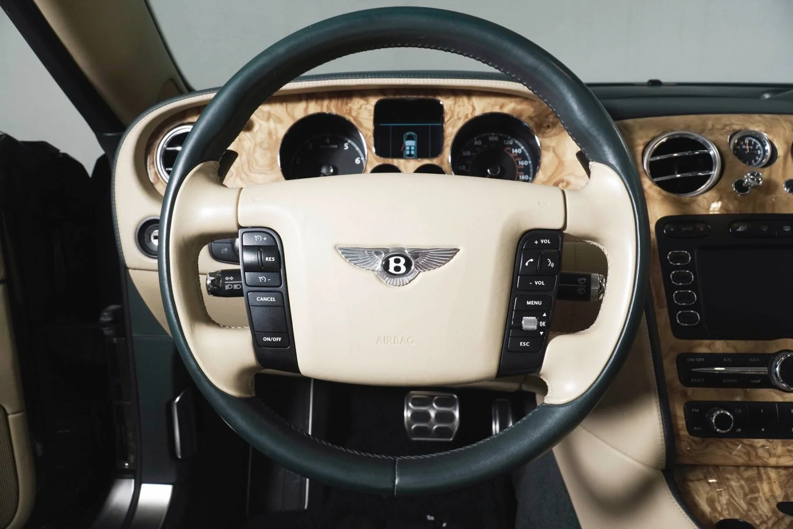 Used 2007 Green Bentley  image 15