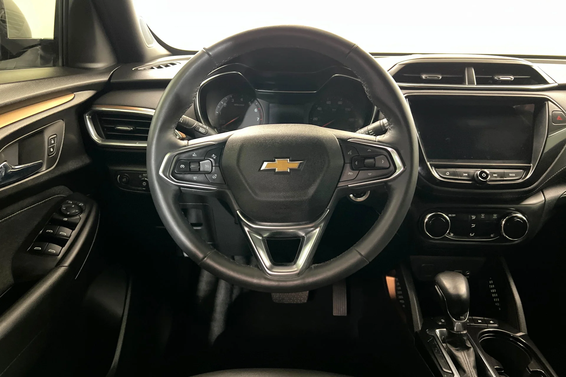 Used 2023 Summit White Chevrolet ACTIV image 12