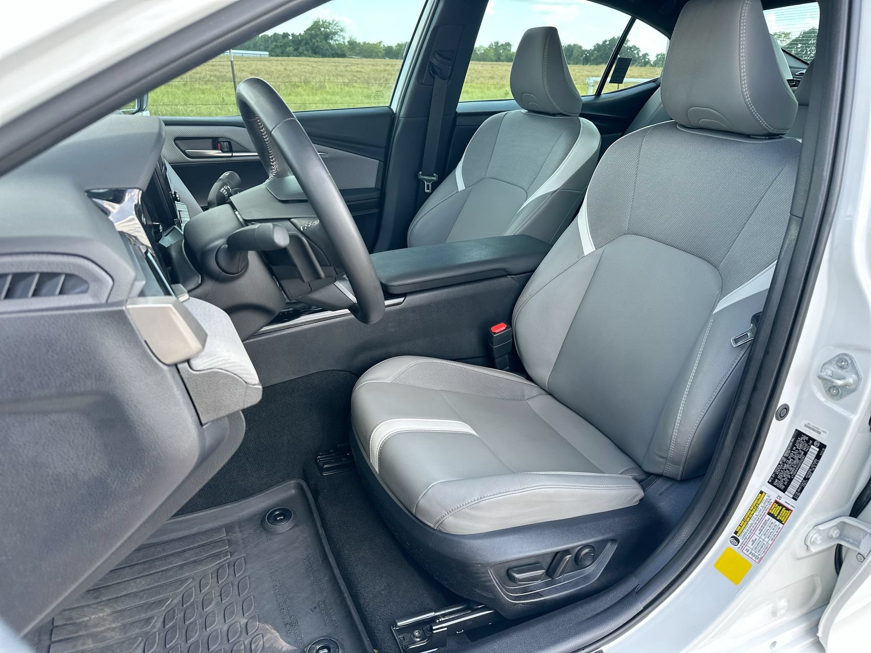 Used 2025 Ice Toyota SE image 11