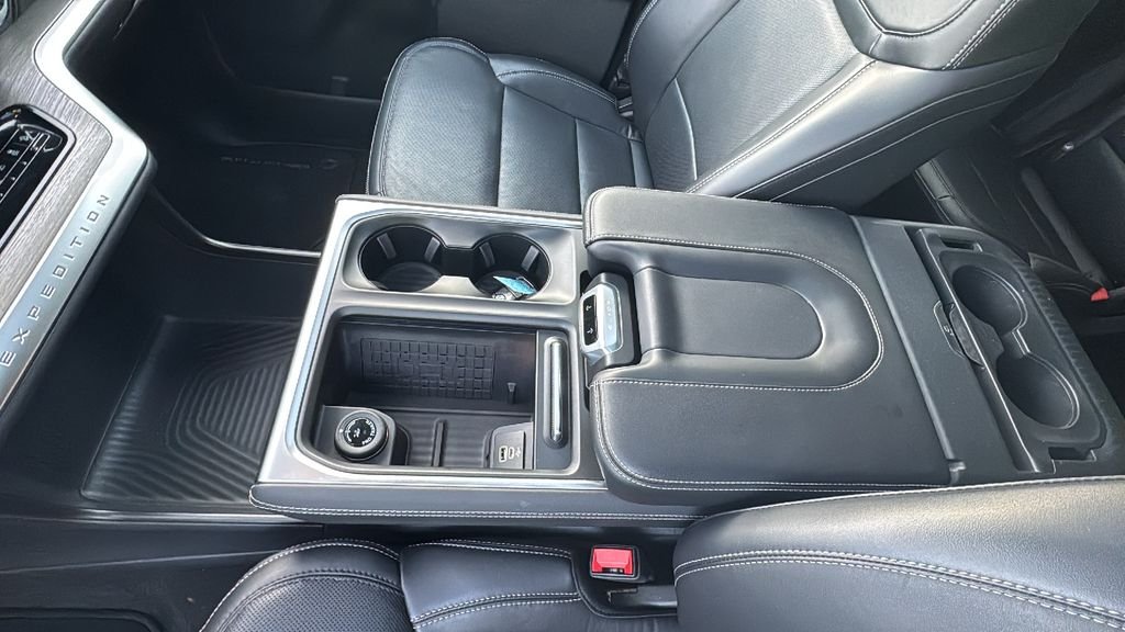 Used 2025 Black Metallic Ford Platinum image 24
