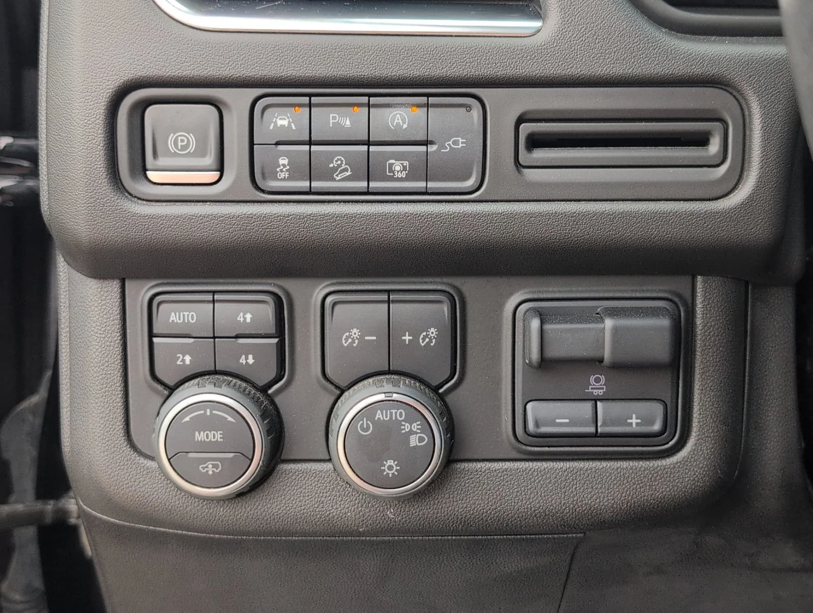 Used 2022 Black Chevrolet Z71 image 27