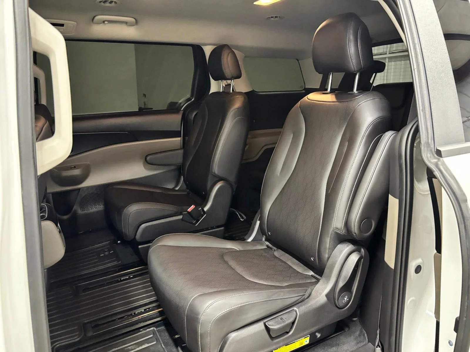 Used 2026 White Kia LXS image 19
