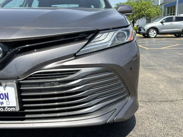 Used 2018 Gray Toyota XLE image 3