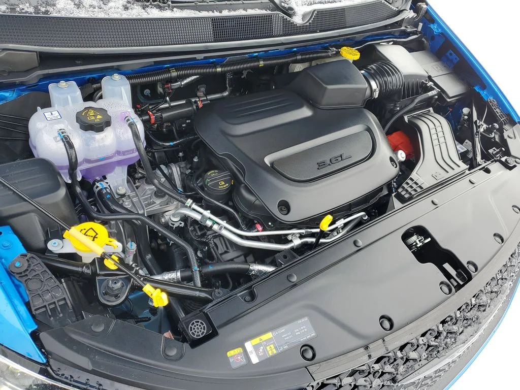 New 2026 Hydro Blue Pearl-Coat Exterior Paint Chrysler Select image 8