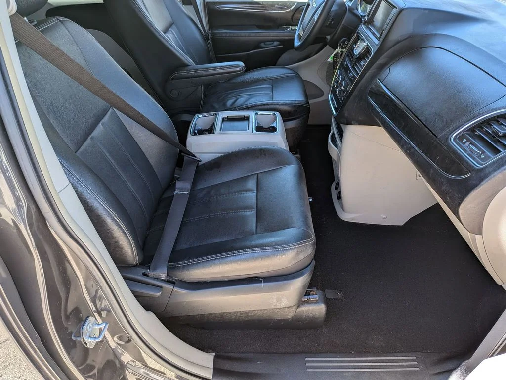 Used 2015 Gray Chrysler LX image 29