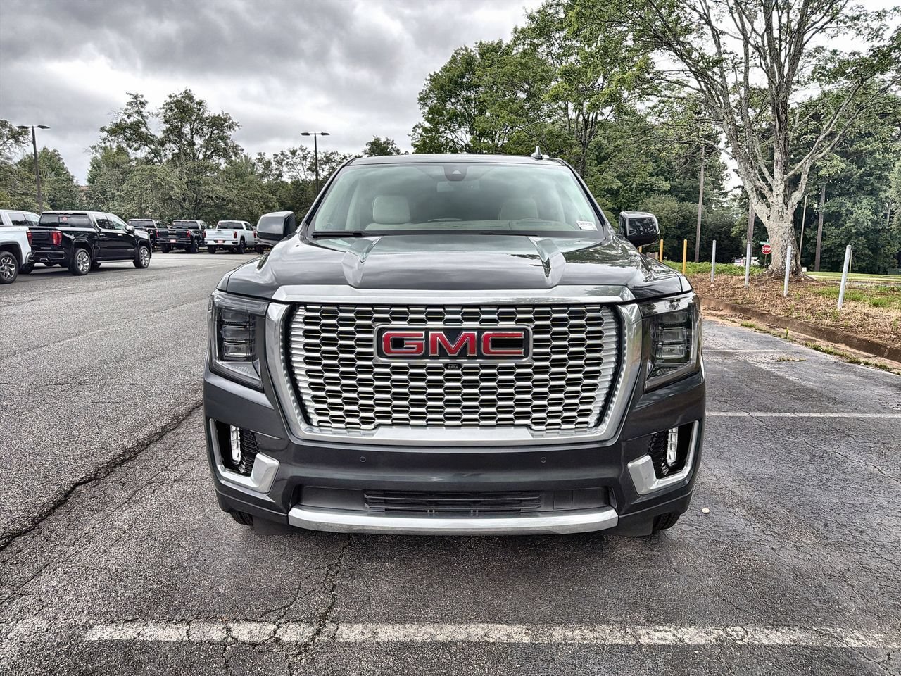 Used 2022 Hunter Metallic GMC Denali image 3