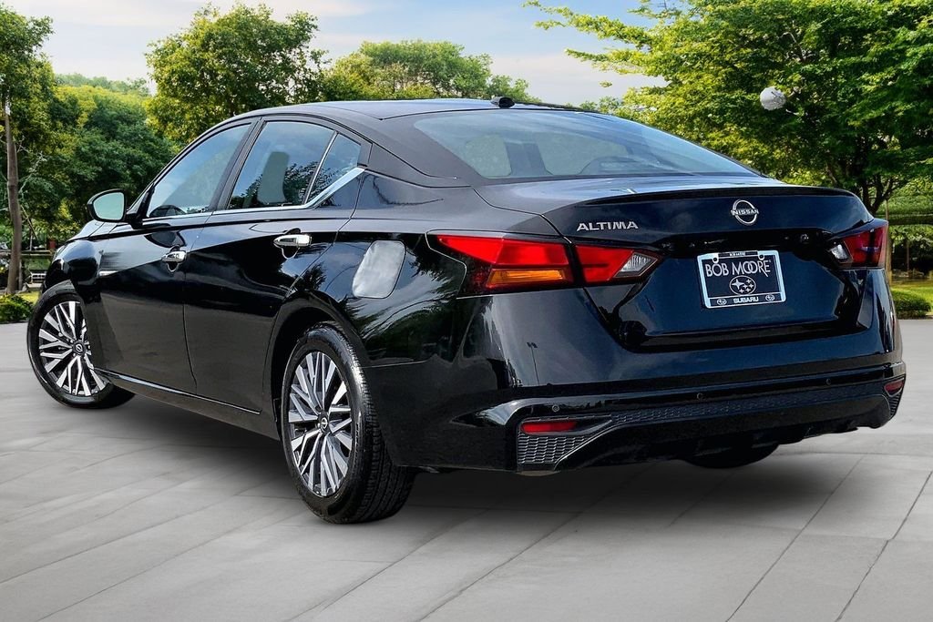 Used 2025 Black Nissan 2.5 SV image 4