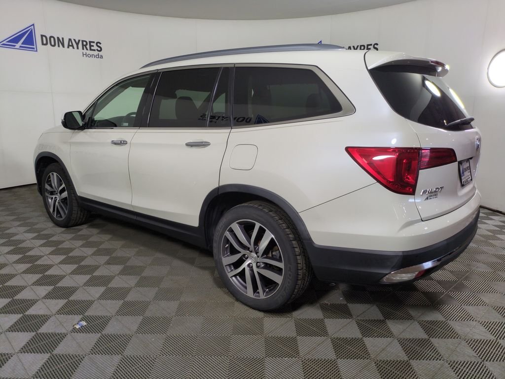 Used 2017 White Diamond Pearl Honda Touring image 3