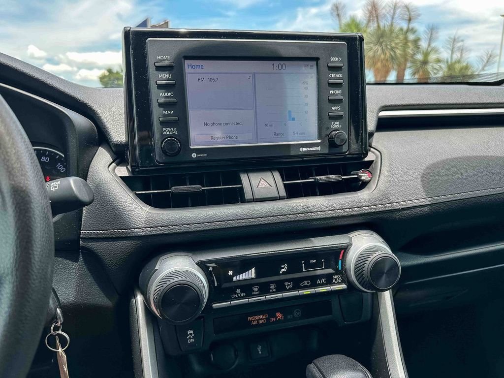 2020 Toyota RAV4 LE - Photo 30