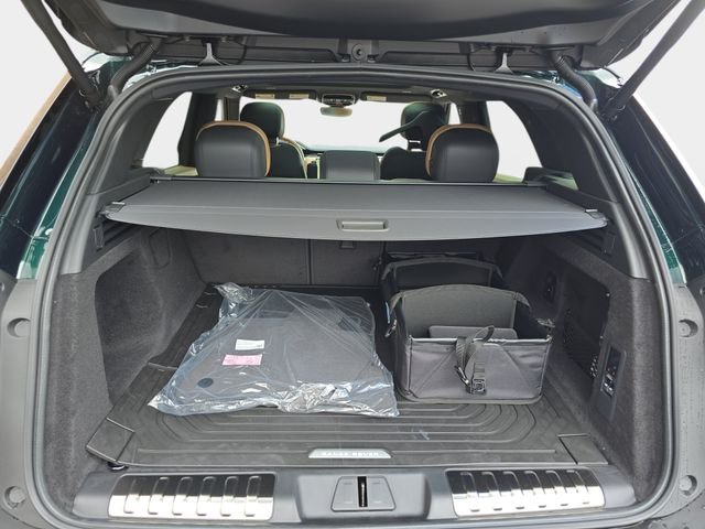New 2026 British Racing Green Land Rover Dynamic SE image 10