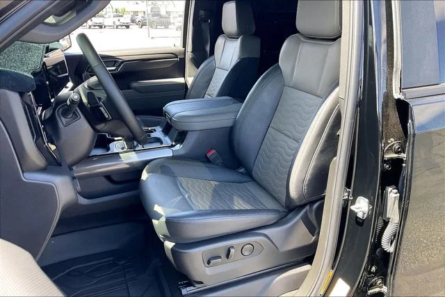 Used 2025 Black Chevrolet ZR2 image 27