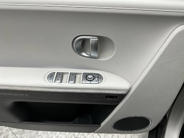 2024 Hyundai IONIQ 5 Limited - Photo 13