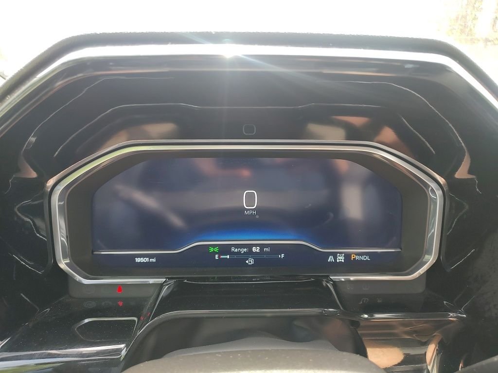 Used 2025 White Chevrolet LT image 23