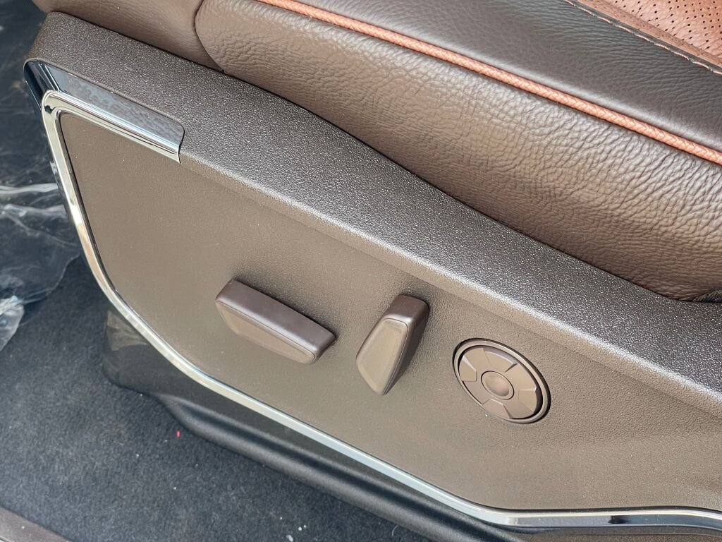 New 2026 Star White Metallic Tri-Coat/Marsh Gray Ford King Ranch image 8