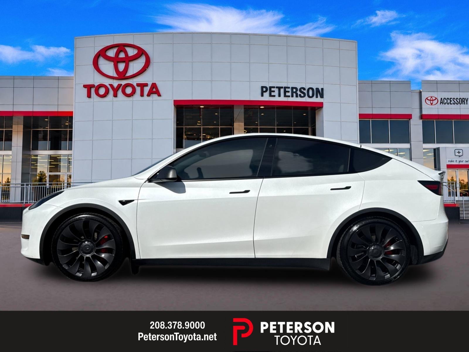 Used 2022  Tesla Performance image 6