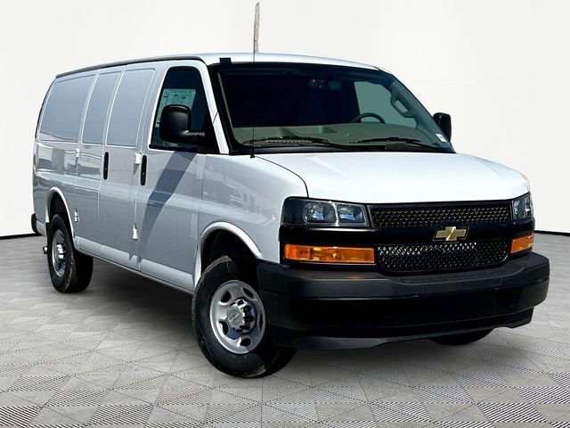 2026 Chevrolet Express 2500 Work Van HD's photo