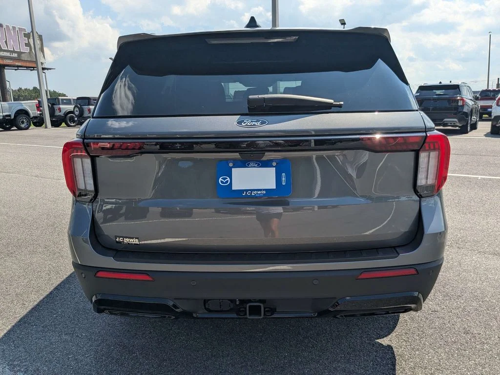 New 2027 Carbonized Gray Metallic Ford ST-Line image 3