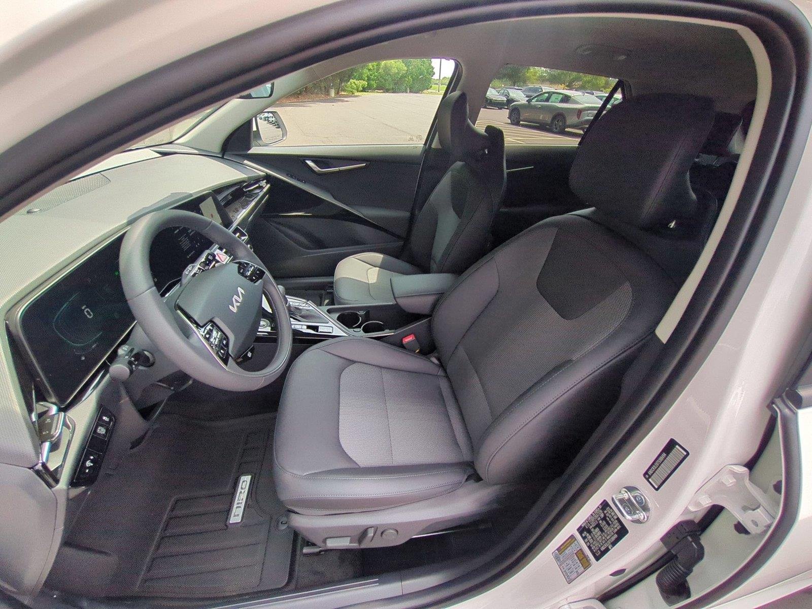 New 2026 Snow White Pearl Kia EX image 18