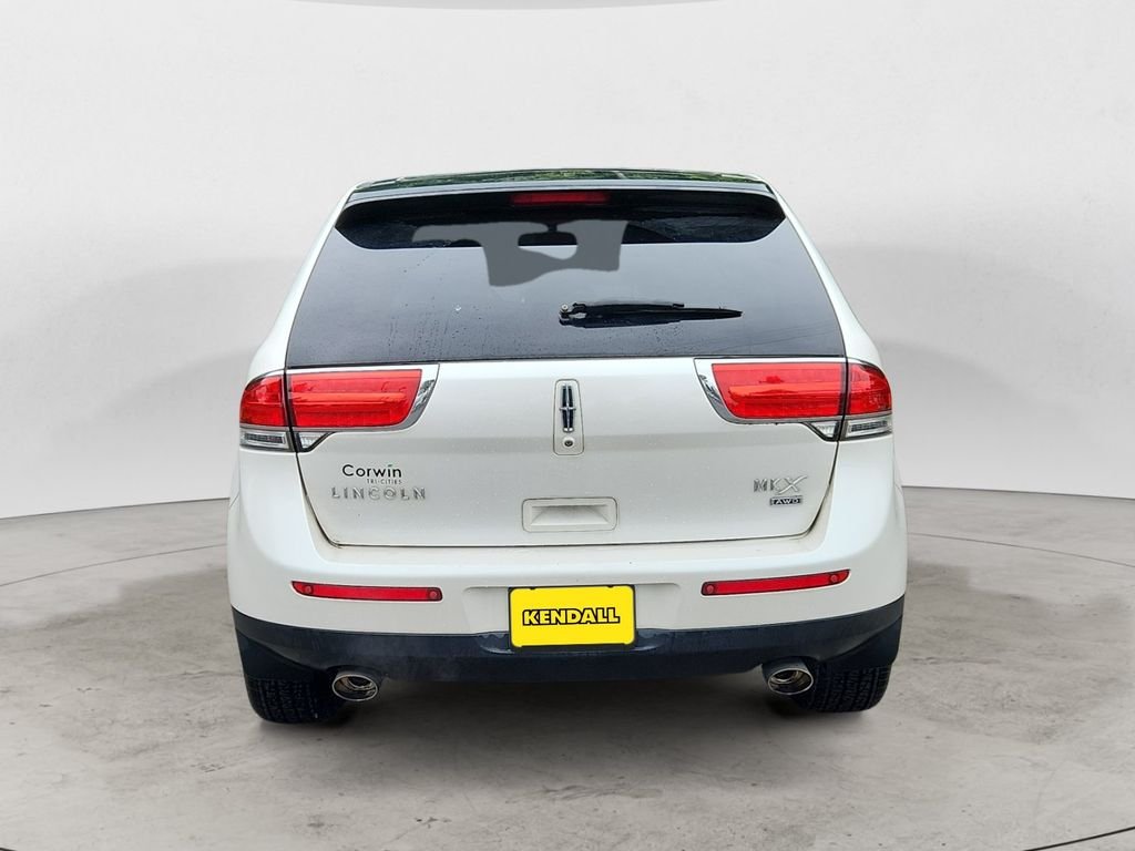Used 2015 White Lincoln Base image 6