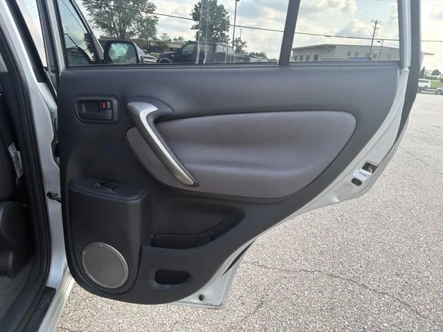 Used 2004 Gray Toyota Base image 24