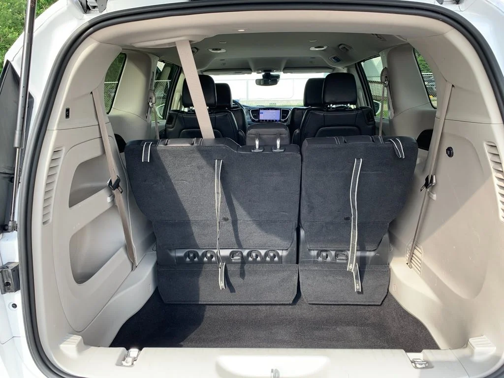 Used 2022 White Chrysler Touring L image 19