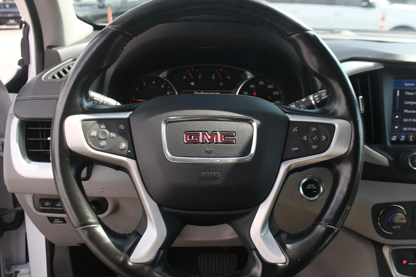 Used 2022 White Frost Tricoat GMC SLT image 20