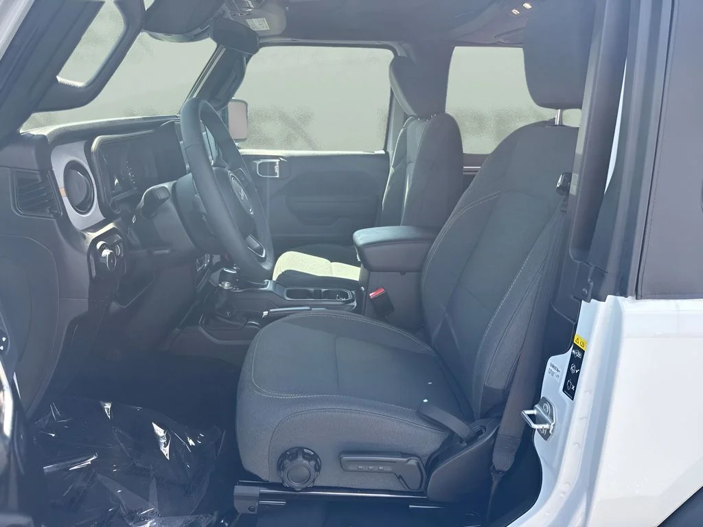 Used 2025 White Jeep Sport S image 9