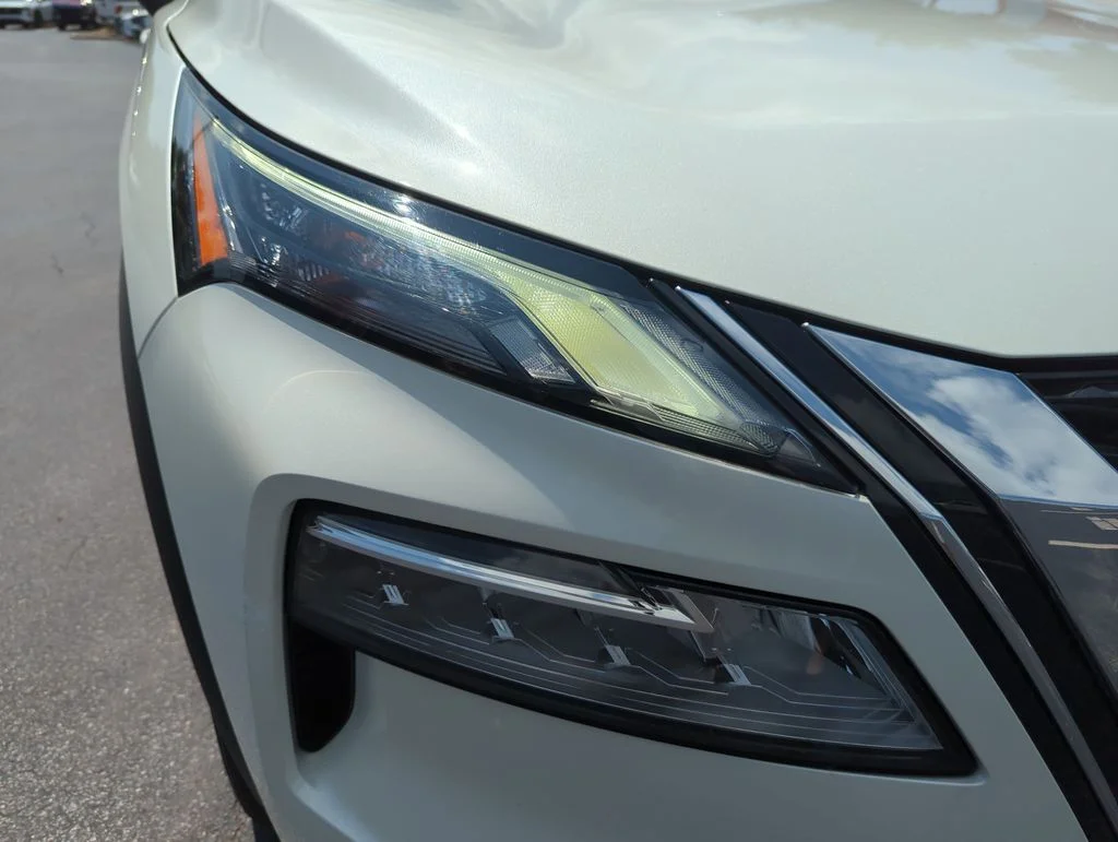 Used 2023 White Nissan SV image 17