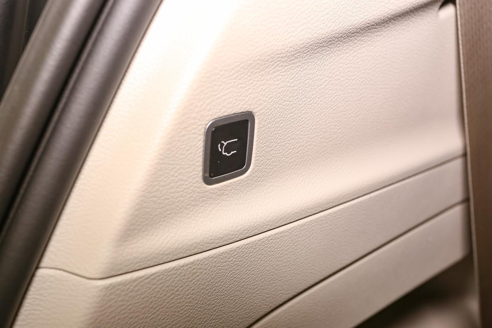 Used 2024 Bright White Clearcoat Chrysler LX image 12