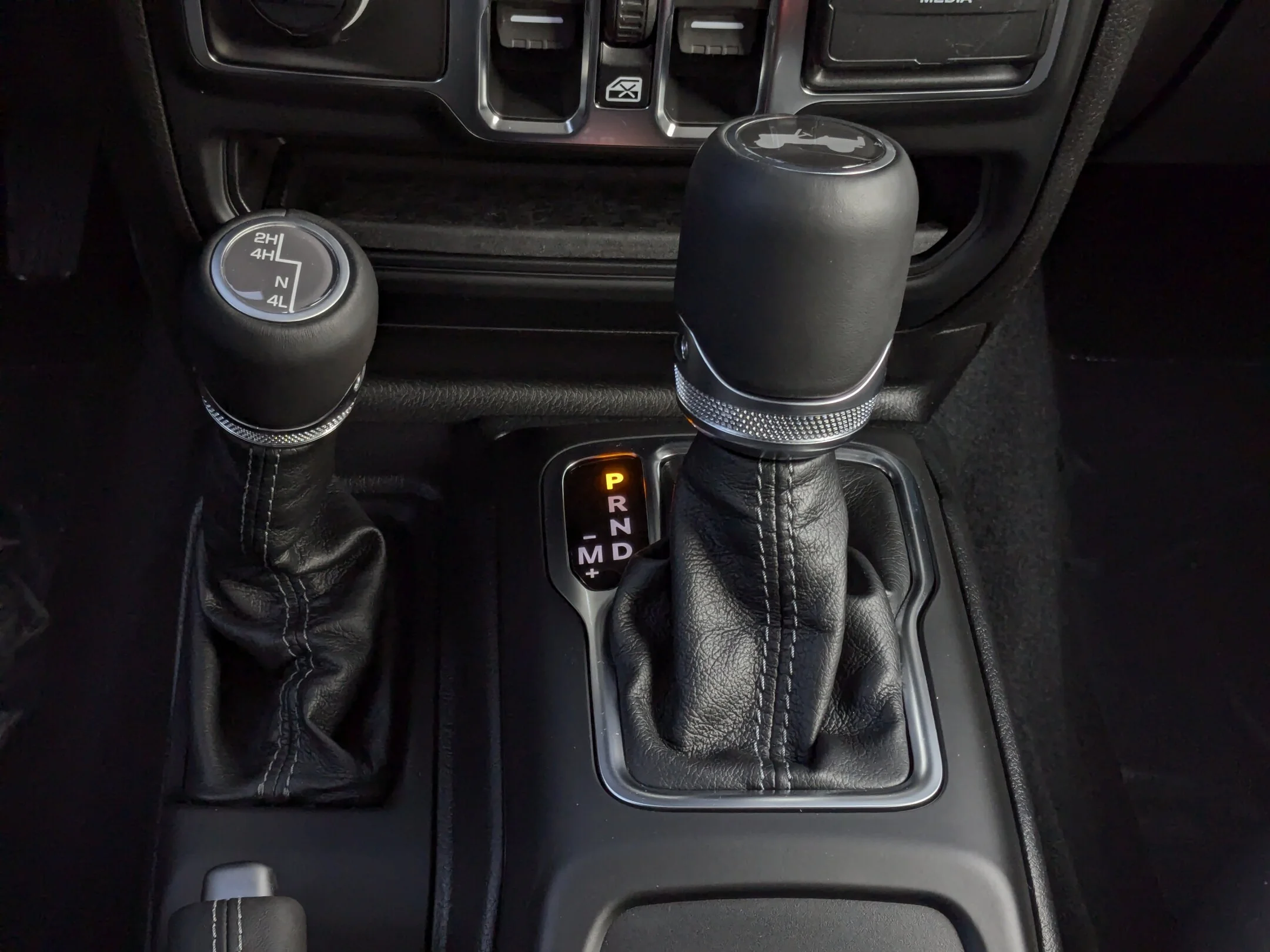 New 2026 Grey Jeep Sahara - - 4x4 - McKinley Leather - Body-Color Top - Alpine Audio - Remote Start & More! image 22