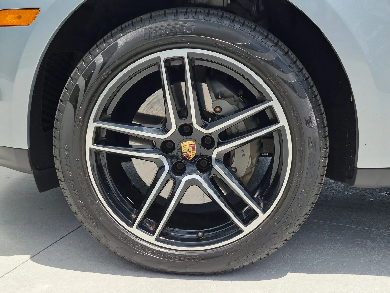 Used 2019 Dolomite Silver Metallic Porsche S image 29