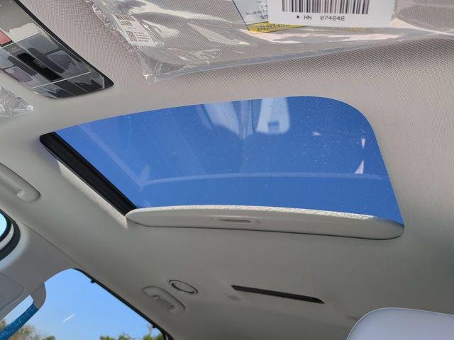 New 2026 White Hyundai SEL Premium FWD image 18