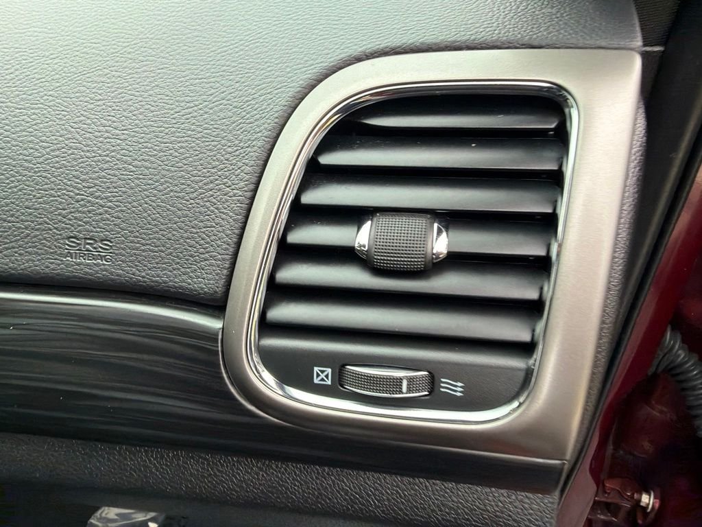 Used 2020 Red Jeep Altitude image 18