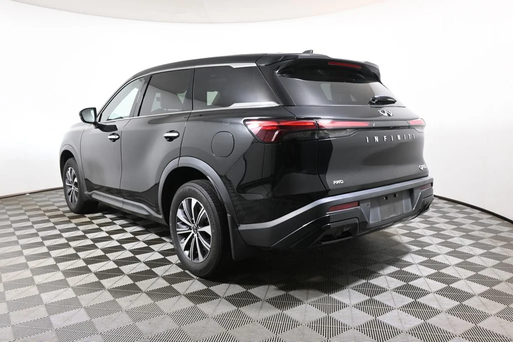 Certified Used 2023 Black INFINITI PURE image 5