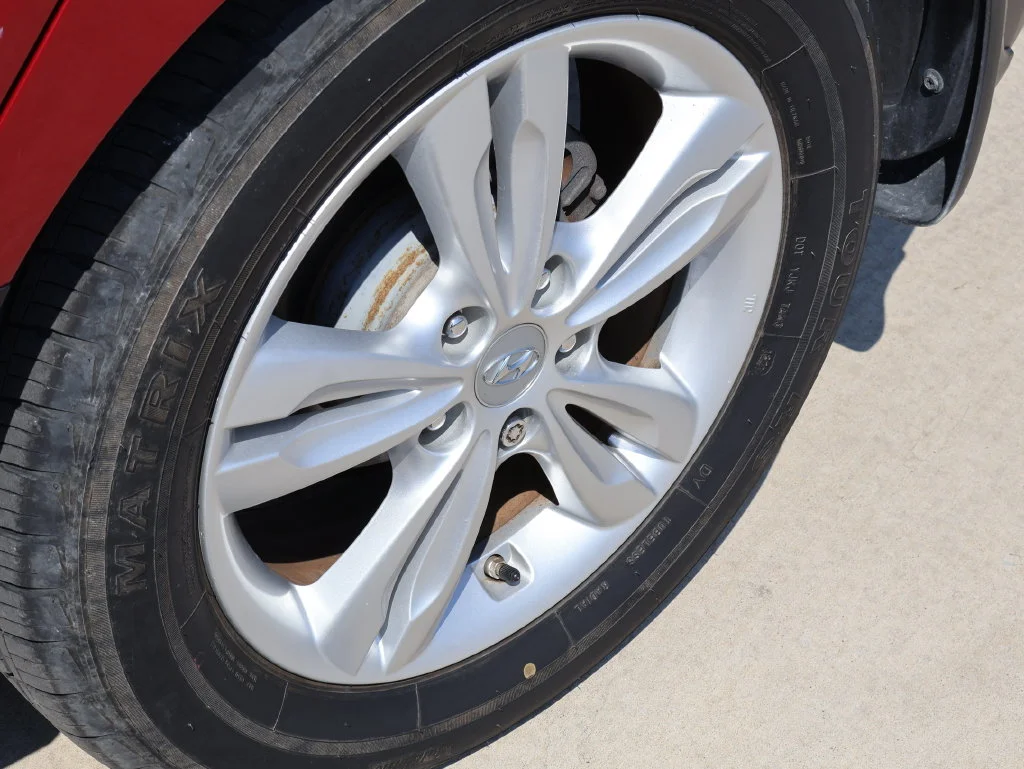 Used 2013 Garnet Red Hyundai GLS image 37