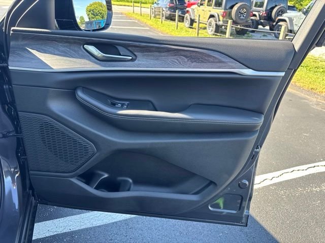 New 2026 Baltic Gray Metallic Clear-Coat Exterior Paint Jeep Altitude image 9