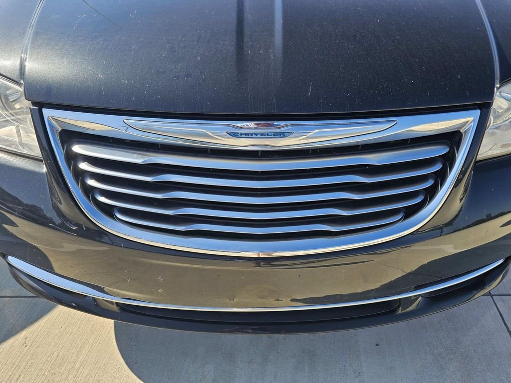 Used 2015 Black Chrysler Touring-L image 6