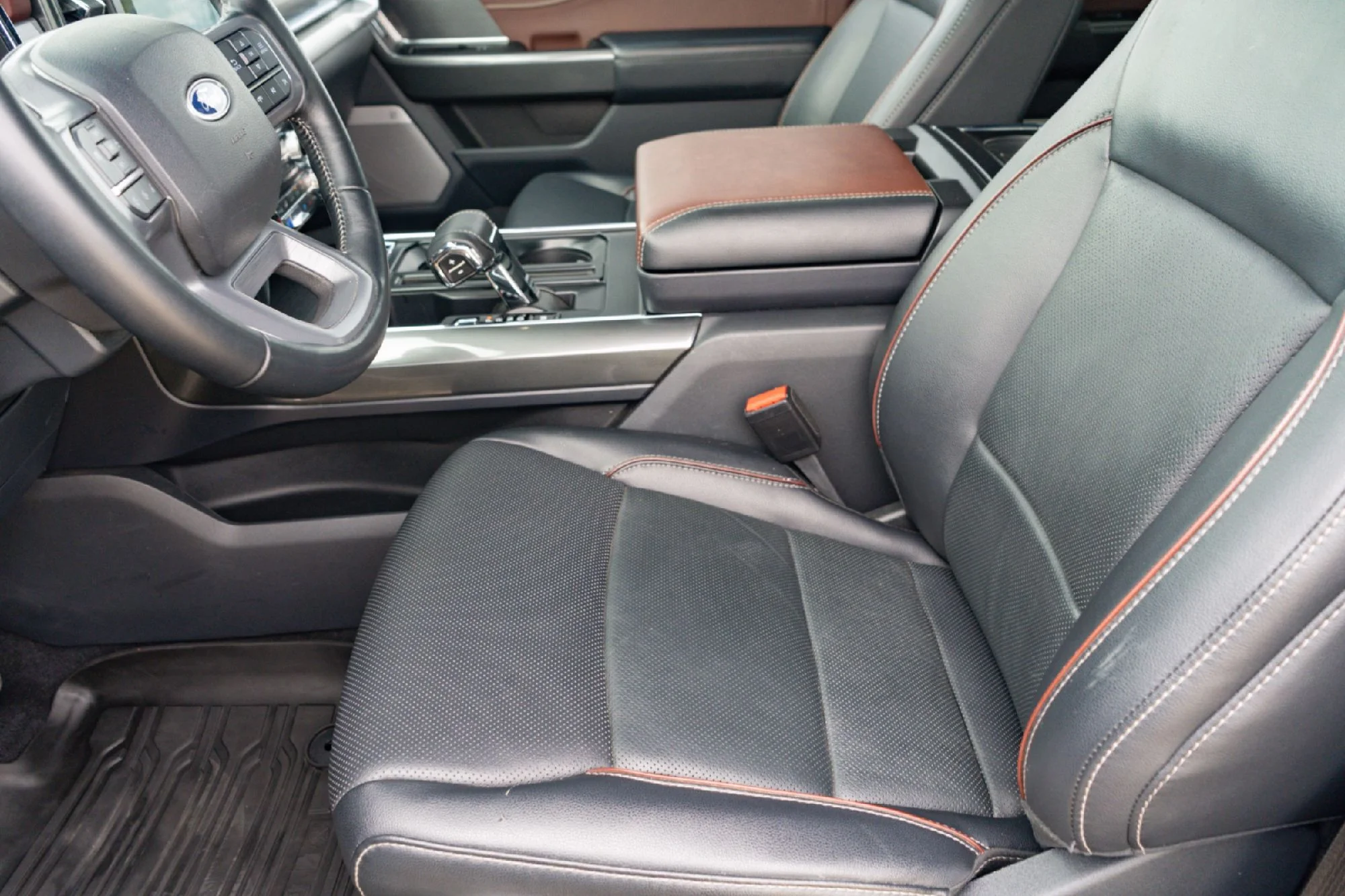 Used 2023 Gray Ford Lariat image 8