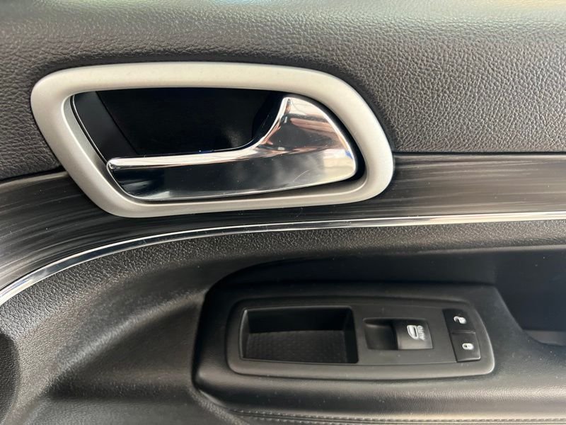 Used 2020 White Jeep Limited image 15