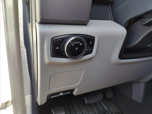 Used 2022 White Ford CREW XLT image 16